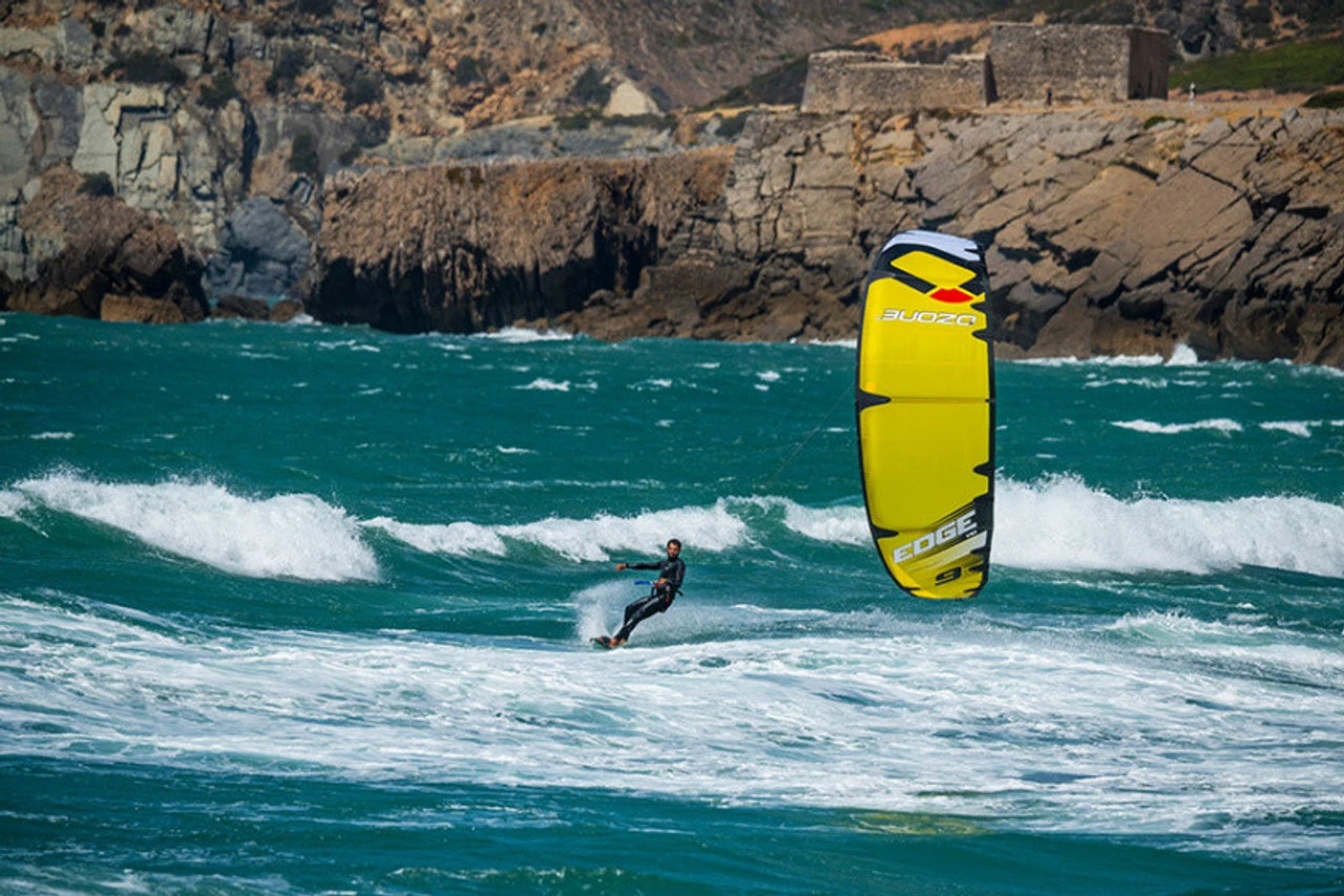 Ozone Edge V10 Kiteboard Kite 8 Ozone Edge V10 Kiteboard Kite - Image 6