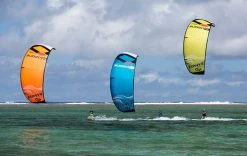 Ozone Zephyr V5 Kiteboard Kite 10 Ozone Zephyr V5 Kiteboard Kite -Water Sports Zephyr V5 action 2 888x560 35417.1572443758