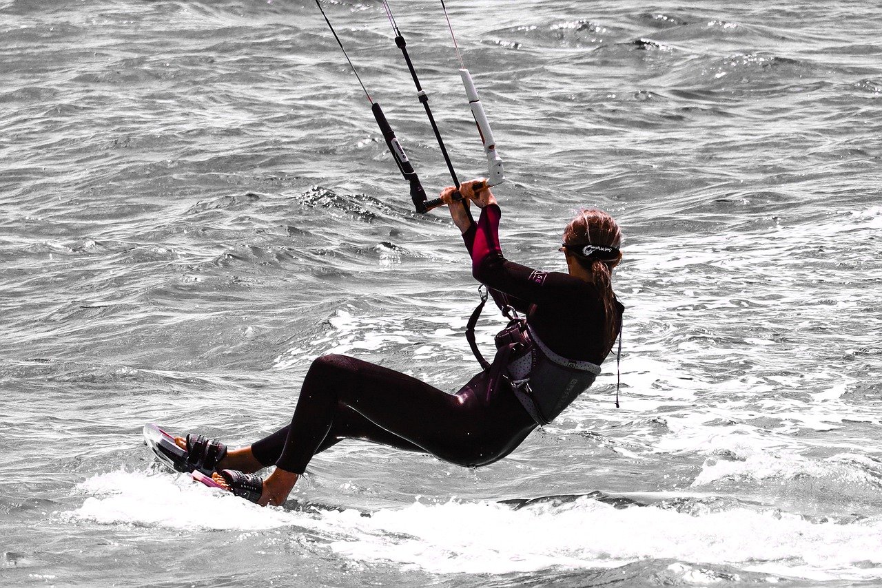 Front Page -Water Sports kite surfing 8084621 1280